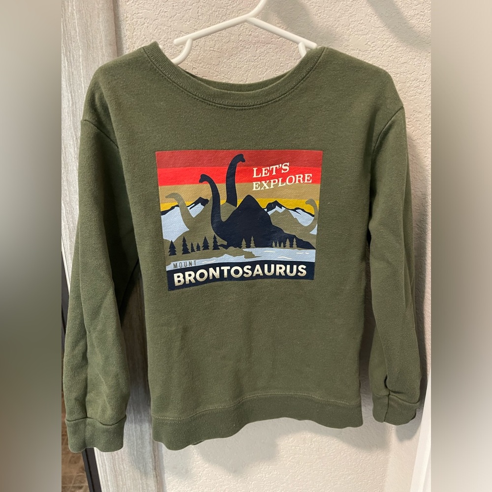 5T boy’s sweatshirt 💚
